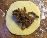 Foto langkah ke 3 dari resep Roti goreng isi ayam lada hitam.
