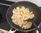 Foto langkah ke 4 dari resep Nasi goreng keju ( simple,praktis,enak).