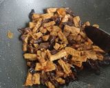 Foto langkah ke 5 dari resep Tumis Jamur Kuping Tahu Tempe.