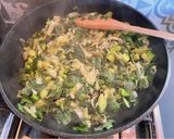 Foto del paso 3 de la receta: Tortilla de cebollín y atún
