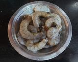 A picture of step 2 of Prawn Mushroom Curry.