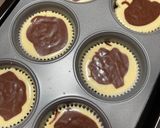 Foto langkah ke 6 dari resep Double Chocolate Cream Cheese Muffins.