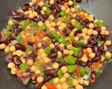 A picture of step 1 of Chilli sin carne.