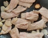รูปขั้นตอนการทำที่ 1 ของ "หมูผัดดอกหอม" Stir Fried Onion Flower Stem with Pork