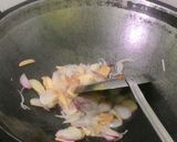Foto langkah ke 3 dari resep 66. Tumis Tauge Sosis.