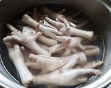 Foto langkah ke 1 dari resep 14.7#42 Kaldu Ceker Ayam (MPASI).
