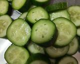 A picture of step 2 of Detox cucumber juice.