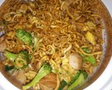 Foto langkah ke 5 dari resep Mie Goreng Brokoli.