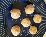 A picture of step 3 of Choco and cake balls.