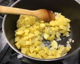 Une image de l'étape 8 de Soupe de pommes de terre et courgettes à la tomate.