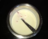 A picture of step 2 of Sweet Strawberry lassi.