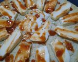 Foto del paso 2 de la receta: Menú fácil - pizza con provolone y algo más