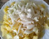 Foto del paso 1 de la receta: Tortilla de patatas con cebolla y pimientos verdes