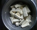 Foto langkah ke 2 dari resep Ceker oseng tahu kecap.