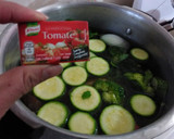 Foto del paso 2 de la receta: Caldo de pollo exprés