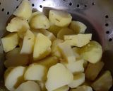 চীজি ক্রিমি গারলিক পটেটো (cheesy creamy garlic potato recipe in Bengali) রেসিপি ধাপ - 1 ছবি