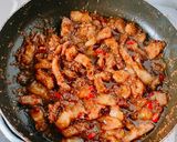 Hình bước làm 4 của món Thịt kho mắm ruốc