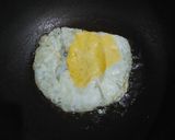 Foto langkah ke 1 dari resep Egg Melt Sandwich.