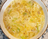 Foto del paso 4 de la receta: Tortilla exprés de patata y calabacín jugosa