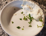 Foto del paso 2 de la receta: Dip de kéfir con hierbas aromáticas