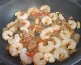 Foto del paso 1 de la receta: Tagliatelli con gambas en salsa de queso azul