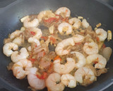 Foto del paso 1 de la receta: Tagliatelli con gambas en salsa de queso azul