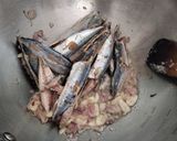 Foto langkah ke 2 dari resep Pindang besek asam manis.