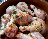 Foto del paso 2 de la receta: Muslos de pollo al horno