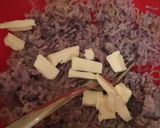 Foto del passaggio 2 della ricetta Uovo bazzotto (fritto e non) su purè di patate viola e tartufo