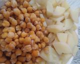 A picture of step 3 of Chicken chana chaat.