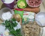 Foto langkah ke 1 dari resep Sup Cream Jamur Sosis.