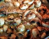 Foto del paso 2 de la receta: POLLO🐤con🍄Champignones Clásico...!