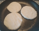 Foto del paso 2 de la receta: Arepa con sardina y pico de gallo