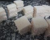 Foto del paso 4 de la receta: Canapés de pan de molde con palitos de cangrejo