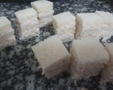 Foto del paso 4 de la receta: Canapés de pan de molde con palitos de cangrejo