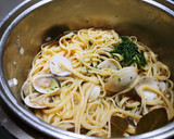 Foto del paso 3 de la receta: Spaghetti  o tallarines amb almejas en salsa verde