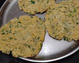 A picture of step 4 of Wheat-Bajra Masala Bhakhri.