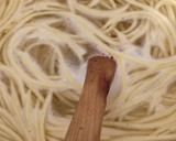 Foto del paso 5 de la receta: Spaghetti con Calabacines y Cherry al Wok en Salsa de Crema de Queso
