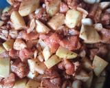 Foto del paso 3 de la receta: Carne con papas, cebolla y muzarella al horno