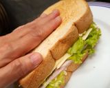 รูปขั้นตอนการทำที่ 5 ของ Breakfast Sandwich & Avocado Salad