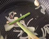 Gambar langkah 2 resipi Seafood Masak Tempoyak.