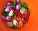 Foto langkah ke 1 dari resep Gulai udang tahu kacang panjang 🦐.