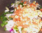 शेजवान फ्राईड राईस (schezwan Fried Rice recipe in marathi) रेसिपी स्टेप 5 फोटो 