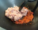 A picture of step 2 of Nam Prik Ong Kai (Spicy chicken and Tomato dip).