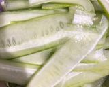 Foto langkah ke 1 dari resep Creamy Avocado Cucumber Salad.