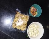 A picture of step 1 of Walnut Anjeer Fruit Halwa.
