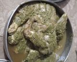 A picture of step 1 of Green chicken tikka.