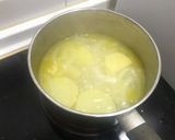 Foto del paso 2 de la receta: Lubina a la plancha con refrito de ajos, patatas panaderas y lechugas variadas