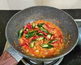 Foto langkah ke 4 dari resep Tumis Jamur Tiram Pedas.