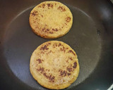 Foto del paso 2 de la receta: Arepa de plátano maduro con harina de avena y linaza